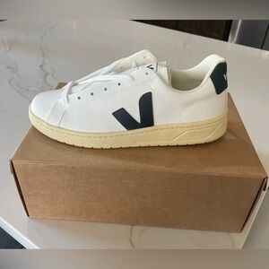 SAVE $91 - NEW IN BOX - VEJA URCA NAUTICO SNEAKERS (Size 37/USA 6)
